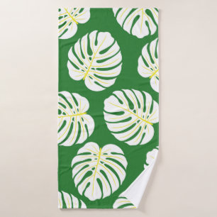 Naadloos patroon van wit monstera-bladeren op een badhanddoek