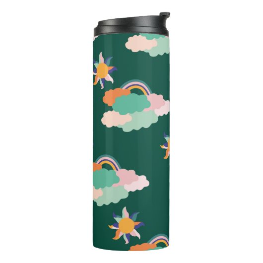 Naadloos patroonontwerp met kleurrijke wolken en r thermosbeker (Gedraaid links)