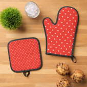 Naadloos rood achtergrond polka stippenpatroon ovenwant & pannenlap set (Top down)