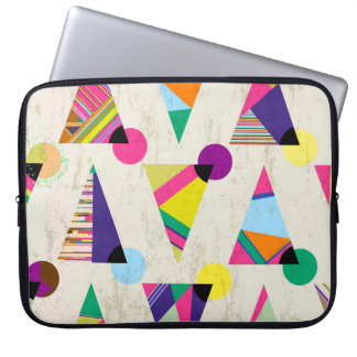naadloze driehoek patroonachtergrond, hipster retr laptop sleeve