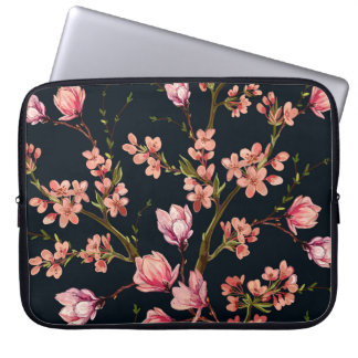 Naadloze florale achtergrond met handgetekende laptop sleeve