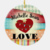 naadloze naailiefde op maat van Kerstmis Keramisch Ornament (Achterkant)