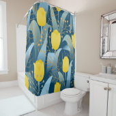 Naadloze patroon gele tulpen op donkerblauwe achte douchegordijn (In situ)