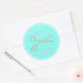 Naai Crafty Aqua Blue Circle met schaar Ronde Sticker (Envelop)