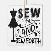 Naai en Naai Forth Keramisch Ornament (Links)