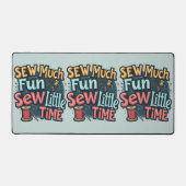 Naai veel plezier Naai weinig tijd Retro Stitch Ar Bureaumat (Voorkant)