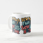 Naai veel plezier Naai weinig tijd Retro Stitch Ar Koffiemok (Voorkant links)