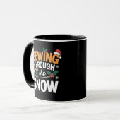 Naaien door de Sneeuw Grappige Kerstdeken Mok (Voorkant links)
