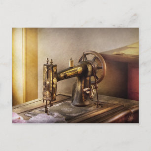 Naaien - Een zwarte en witte naaimachine Briefkaart