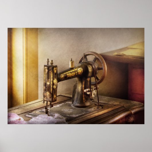 Naaien - Een zwarte & witte naaimachine Poster (Voorkant)