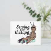 Naaien is mijn therapie! Voodoo Doll Briefkaart (Staand voorkant)