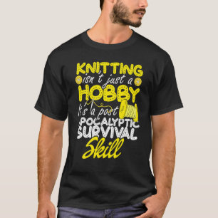 Naaien voor vrouwen die de naaigarij met schroefdo t-shirt