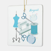 Naaigoed en kieuwblauw keramisch ornament (Links)