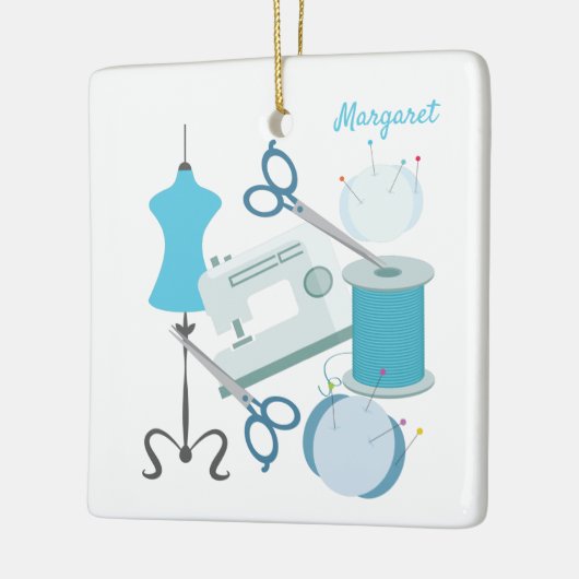 Naaigoed en kieuwblauw keramisch ornament (Links)