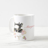 naaimachine en stof koffiemok (Voorkant links)