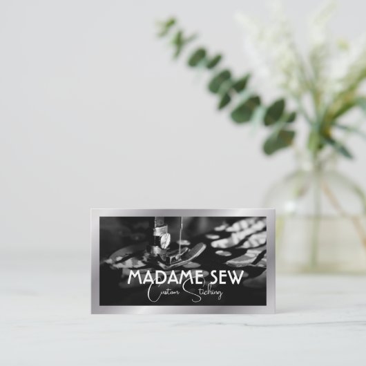 Naaimachine en stof visitekaartje (Staand voorkant)