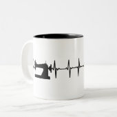 naaimachine hartslag // vlot tweekleurige koffiemok (Voorkant links)