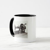 naaimachine van de zanger 'New Family', 1865 Mok (Voorkant links)