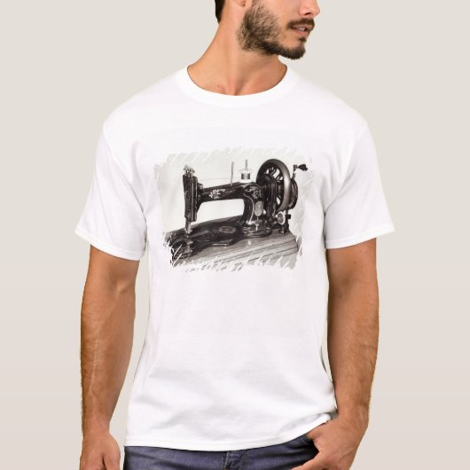 naaimachine van de zanger 'New Family', 1865 T-shirt (Voorkant)