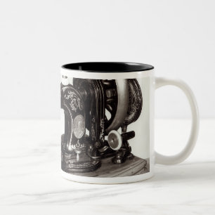 naaimachine van de zanger 'New Family', 1865 Tweekleurige Koffiemok