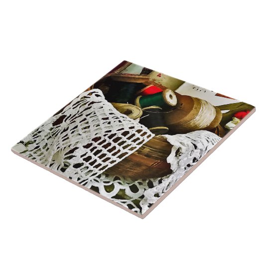 Naaimand met draad en kant tegeltje (Zijkant)