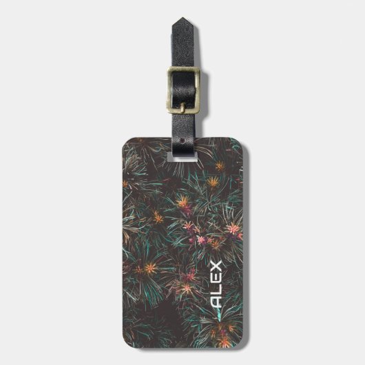 Naaldachtig gebladerte met kleine roze bloemen bagagelabel (Voorkant verticaal)