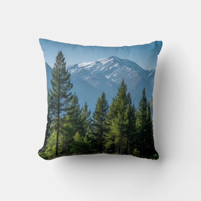 Naaldbomen met bergachtergrond kussen (Voorkant)