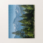 Naaldbomen met bergachtergrond legpuzzel (Verticaal)