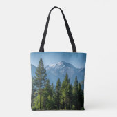 Naaldbomen met bergachtergrond tote bag (Achterkant)