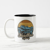 Naalden Highway South Dakota Retro Tweekleurige Koffiemok (Links)