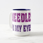 Naalden in mijn ogen! Mok Pilz-E (Voorkant links)