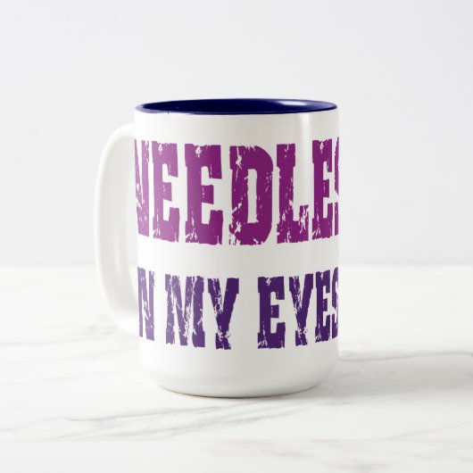 Naalden in mijn ogen! Mok Pilz-E (Voorkant links)