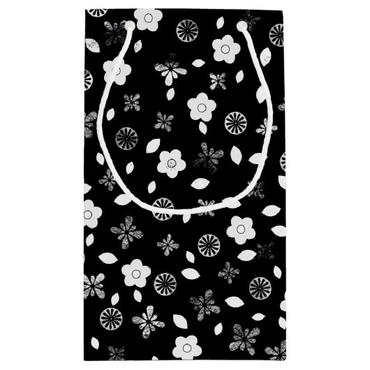 Naaldnaad voor 50e verjaardag klein cadeauzakje (Achterkant)