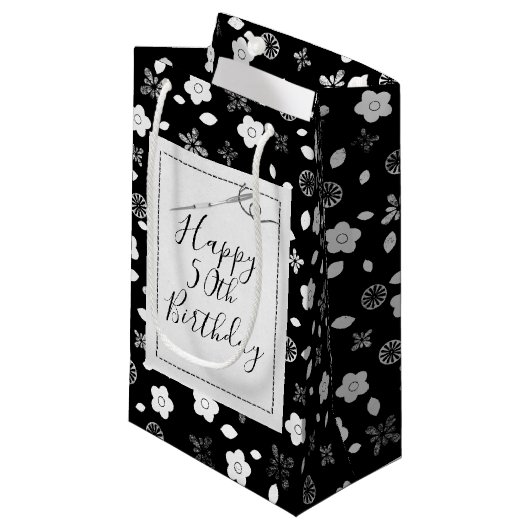 Naaldnaad voor 50e verjaardag klein cadeauzakje (Voorkant Gekanteld)