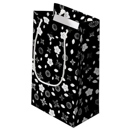 Naaldnaad voor 60e verjaardag klein cadeauzakje (Achterkant Gekanteld)