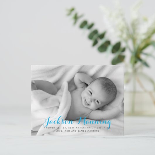 Naam | Baby Boy Blue Script-foto Aankondigingskaart (Staand voorkant)