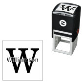 Naam boven eenvoudige vette enkele initiële monogr zelfinktende stempel (In situ)