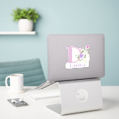 Naam Davina & Initiaal met Floral Design Sticker (Laptop op bureau)