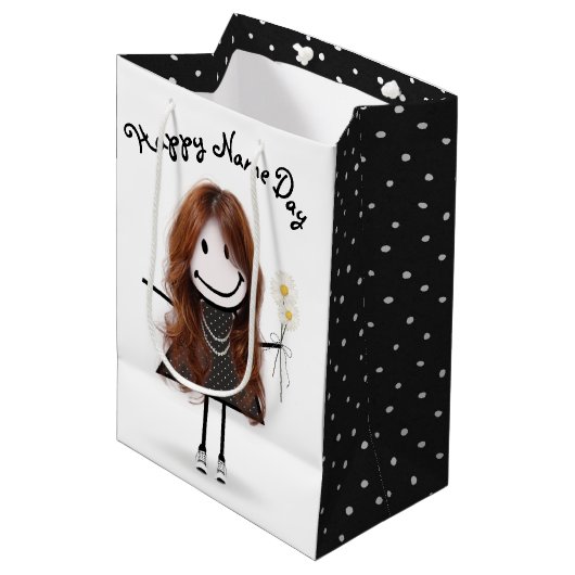 Naam Day Stick Girl met Daisies Medium Cadeauzakje (Voorkant Gekanteld)