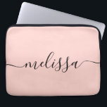 Naam Elegant pastel roze handtekening Laptop Sleeve<br><div class="desc">Moderne,  minimale roze laptophoes met roze handtekeningen. Pas dit eenvoudige en minimale ontwerp aan met jouw naam of initialen.</div>