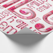 Naam Emily Cute Pink Love Heart Kiss Typografie Cadeaupapier (Hoek)