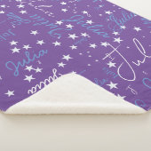 Naam en Gespikkelde Sterren op Paarse Sherpa Deken (3/4)