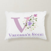 Naam en Initiaal op een Floral Design.  Accent Kussen (Voorkant)