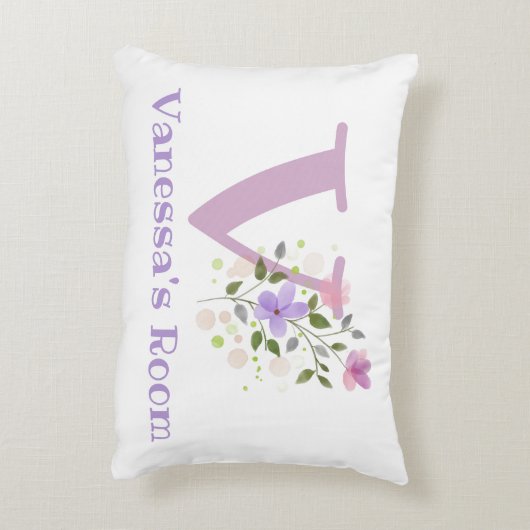 Naam en Initiaal op een Floral Design.  Accent Kussen (Achterkant (Verticaal))