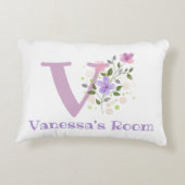 Naam en Initiaal op een Floral Design.  Accent Kussen (Achterkant)