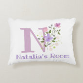 Naam en Initiaal op een Floral Design.  Accent Kussen (Voorkant)