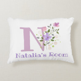 Naam en Initiaal op een Floral Design.  Accent Kussen
