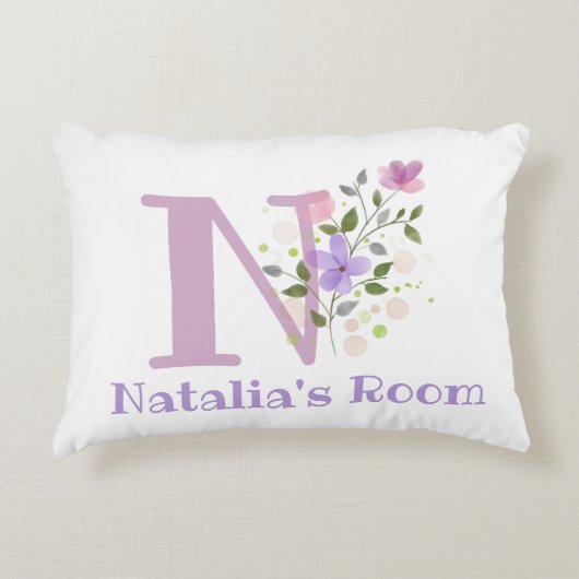 Naam en Initiaal op een Floral Design.  Accent Kussen (Voorkant)