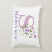 Naam en Initiaal op een Floral Design. Accent Kussen (Achterkant (Verticaal))