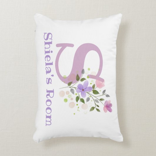 Naam en Initiaal op een Floral Design.  Accent Kussen (Voorkant(Verticaal))